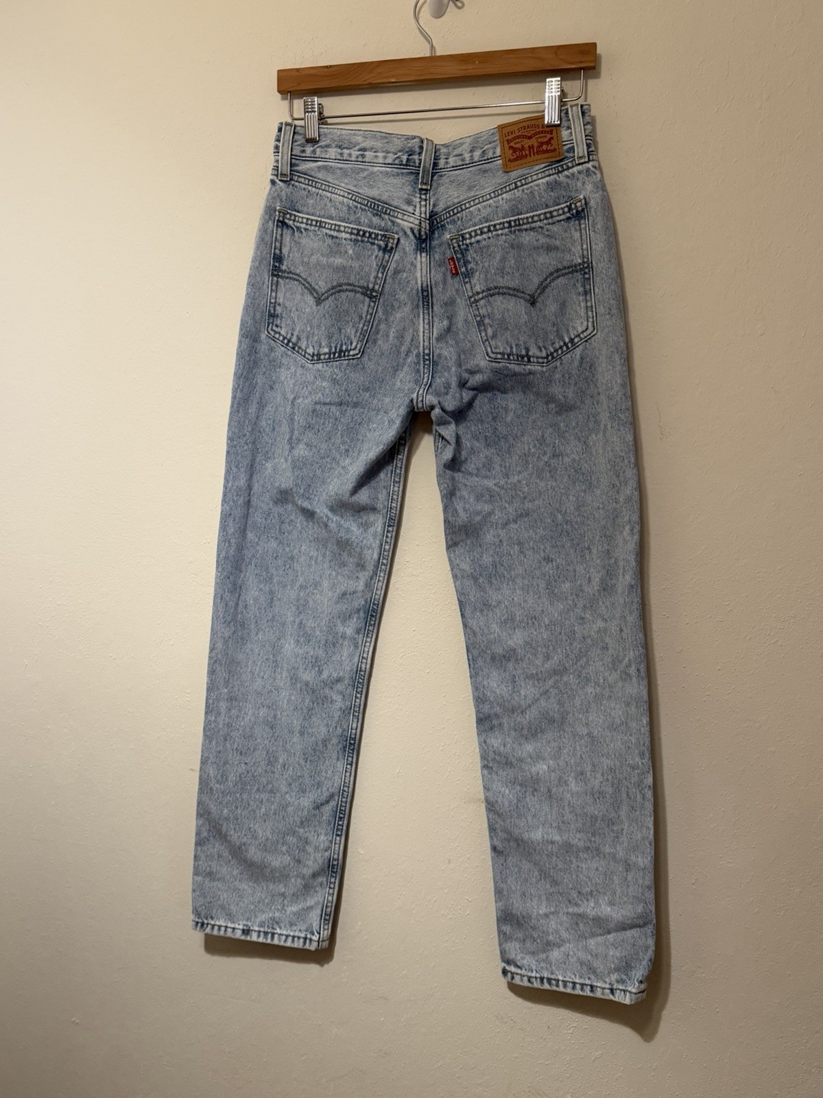 Levi’s Women’s Low Pro Straight Leg Jeans Size 27 Light Wash Denim W29.5, L29