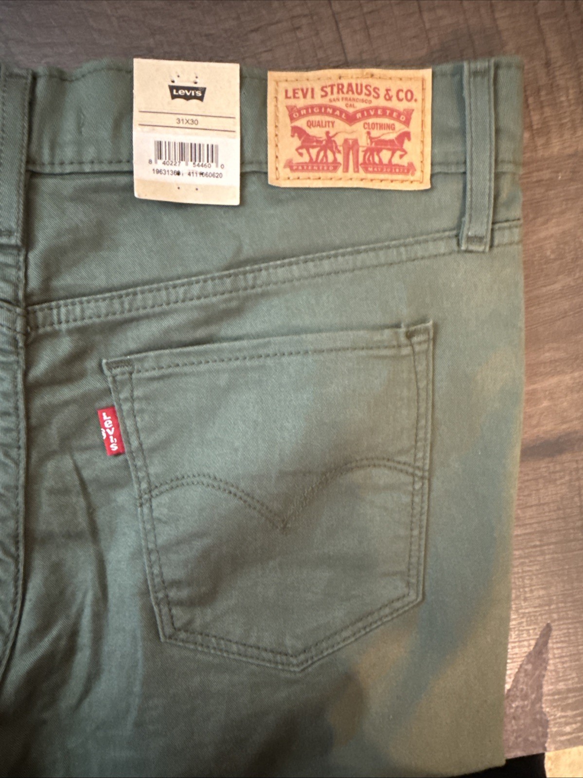 LEVIS 314 SHAPING STRAIGHT JEANS HYPERSOFT MID RISE SIZE 31 X 30. NEW $69.50
