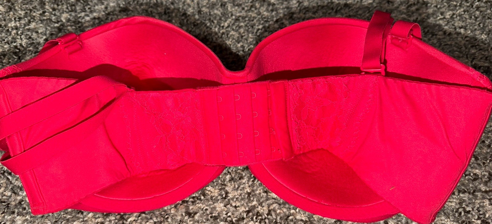 Victoria’s Secret Body By Victoria Strapless Bra 36DD Red Lined Convertible