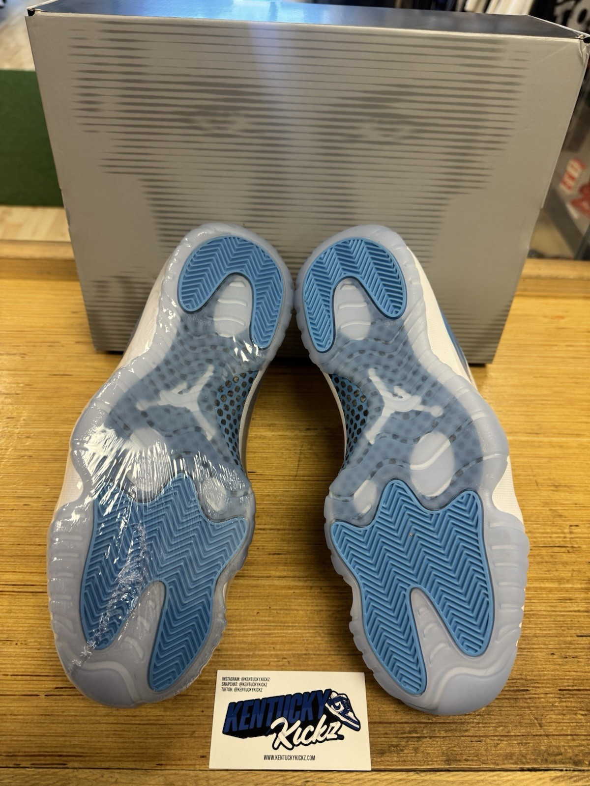 Sz 10.5 – Jordan 11 Retro Low “University Blue” (2026) FV5104-100 (SHIPS ASAP)