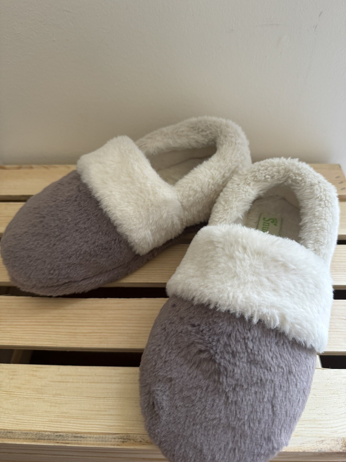 SnugToes women’s heated slippers with removable heat pads mocha size 5