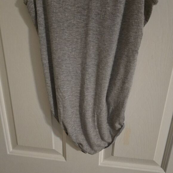 Ambiance Gray Mock Neck Ribbed BodySuit – Size Medium