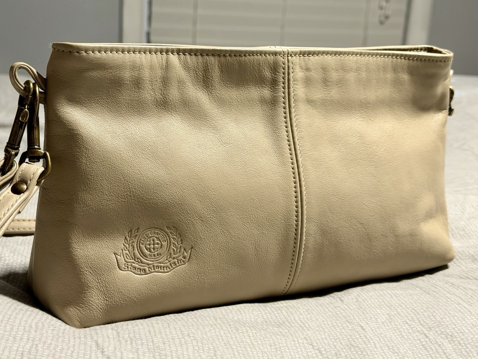 Stone Mountain Beige Leather Crossbody Bag Zipper closure