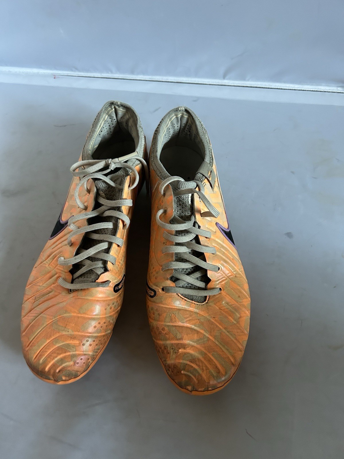 Nike Men’s Low Top Lace-Up Athletic Soccer cleat Orange/Gray/Black Camo size 9.5
