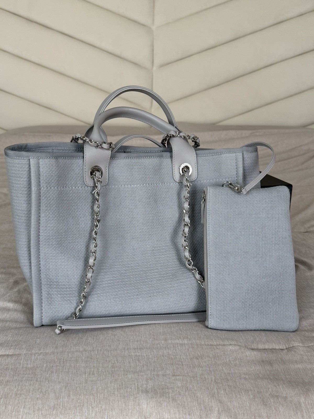 22B CHANEL Deauville Large Light Gray Tote Bag with Wallet (Preowned Excellent)