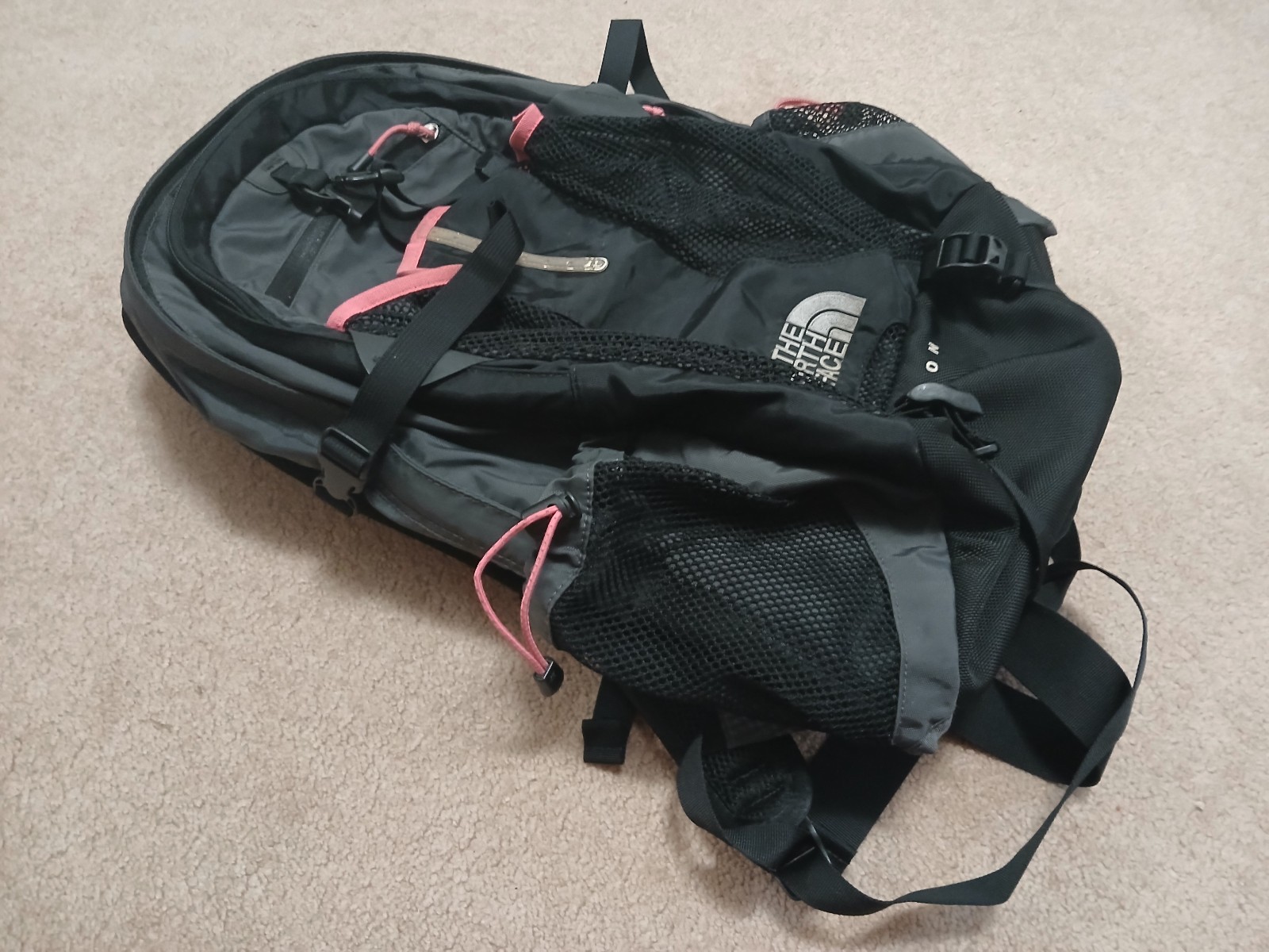 The North Face Recon Backpack Black/Grey/Pink Laptop Divider Hiking 2 Straps