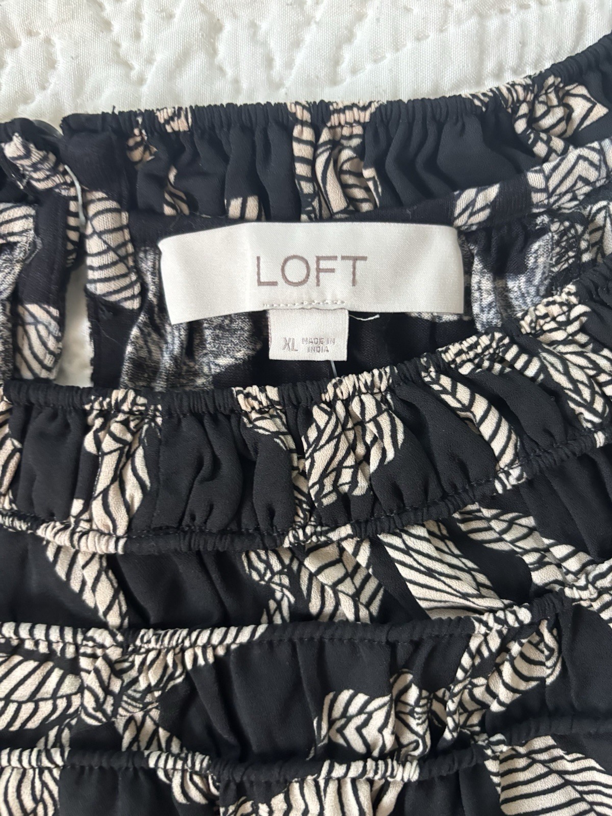 Women’s Black And Cream Pattern Loft Blouse XL