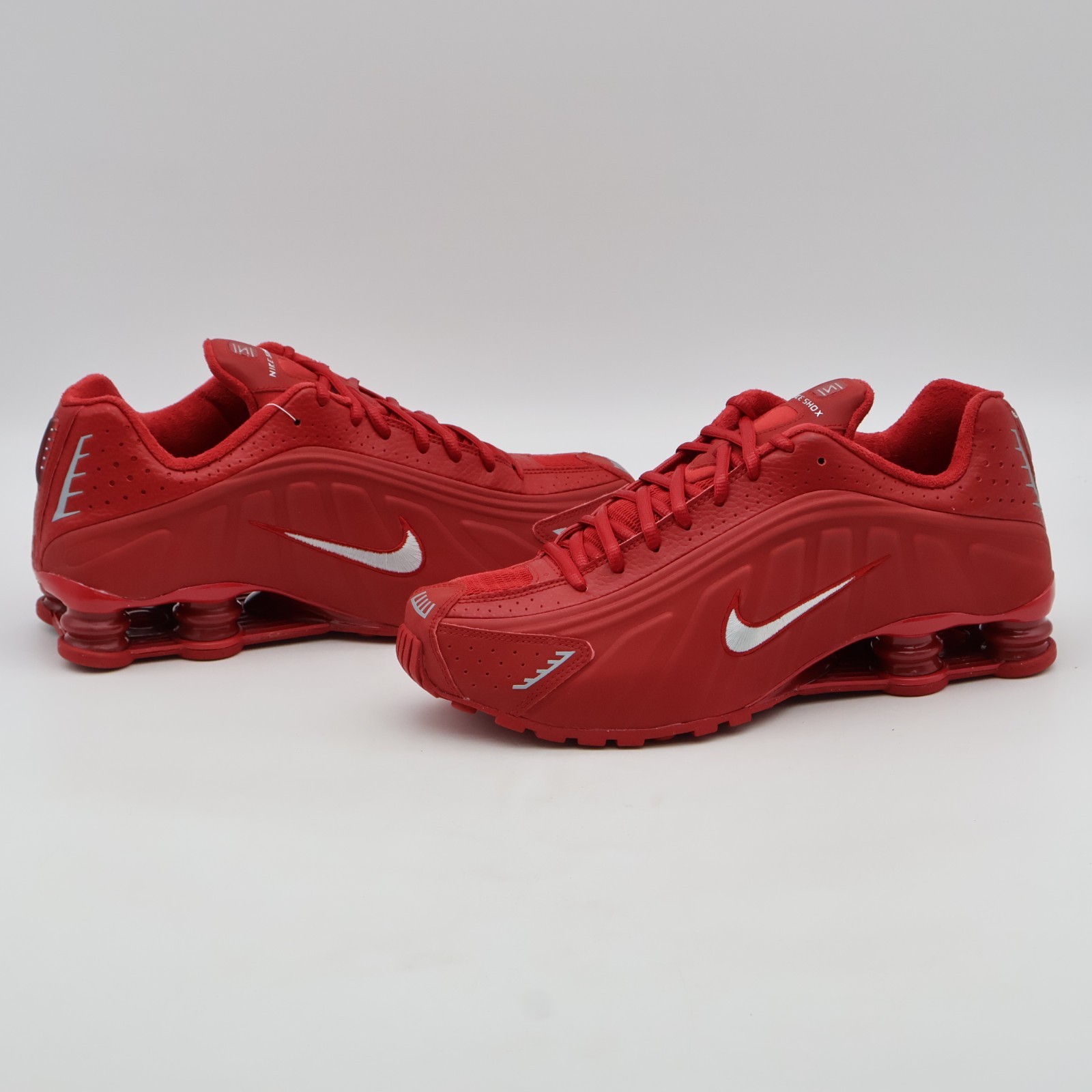 IQ0608-687 Nike Shox R4 Gym Red Metallic Silver (Men’s)