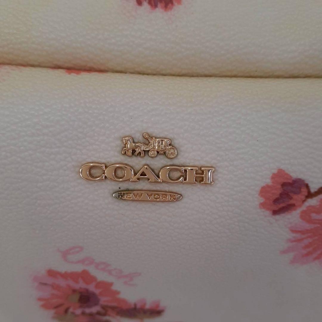 Excellent Condition COACH Pouch White Floral Cute