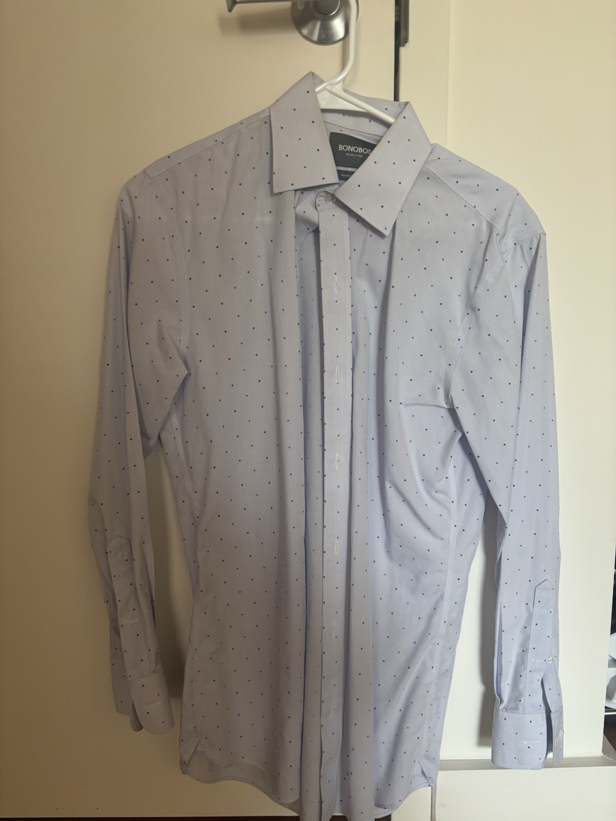 Bonobos DAILY GRIND WRINKLE-FREE DRESS SHIRT 15″x 33″ in Navy Dot, Semi Spread