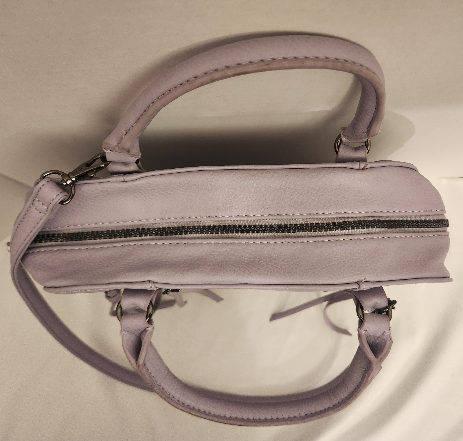 Handbag Carlos Santana NEW WITHOUT TAGS FAUX LEATHER WITH ZIPPERS