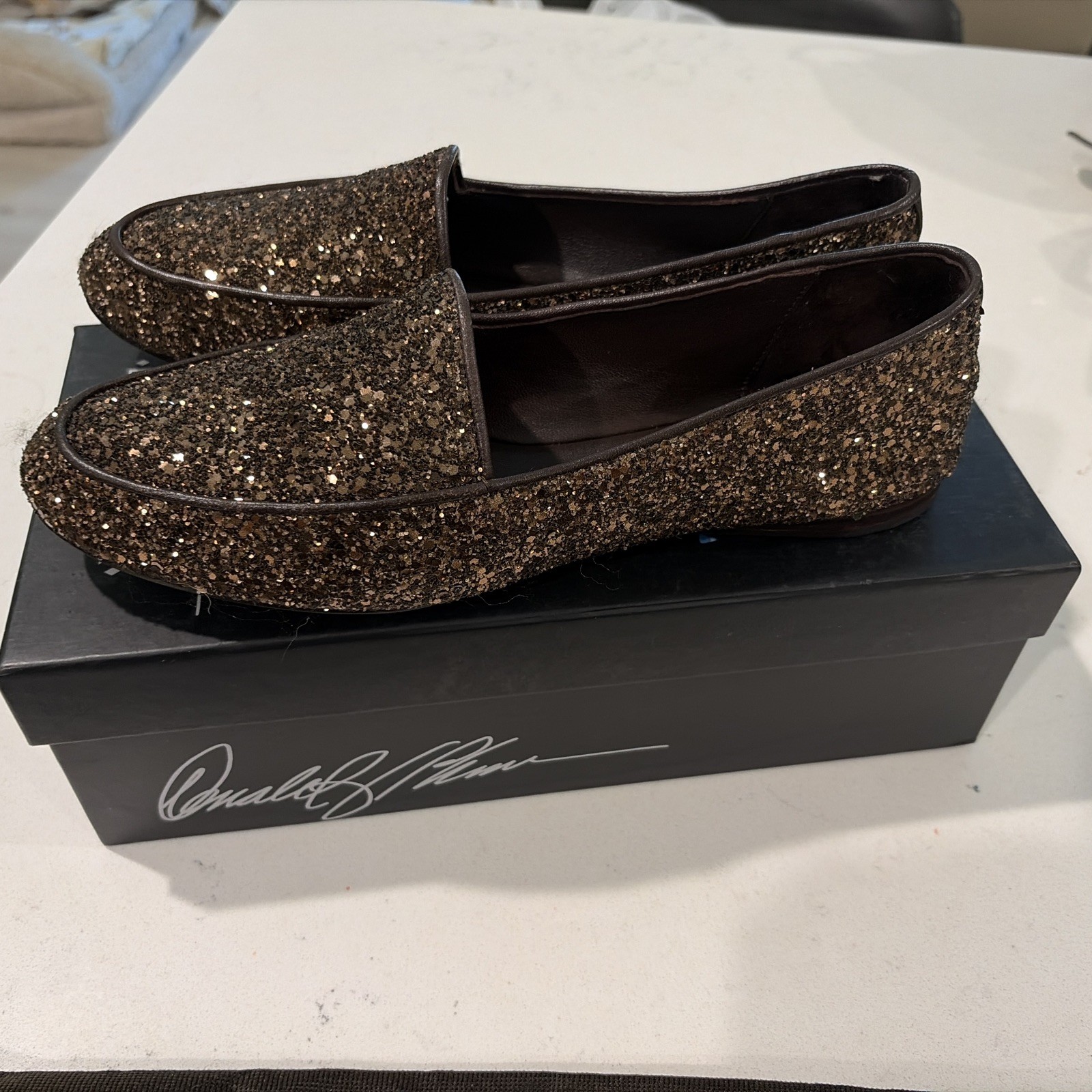 Donald Pliner Women’s Denny Loafer Style Slip-On Shoes Sz 10 Bronze Sparkle