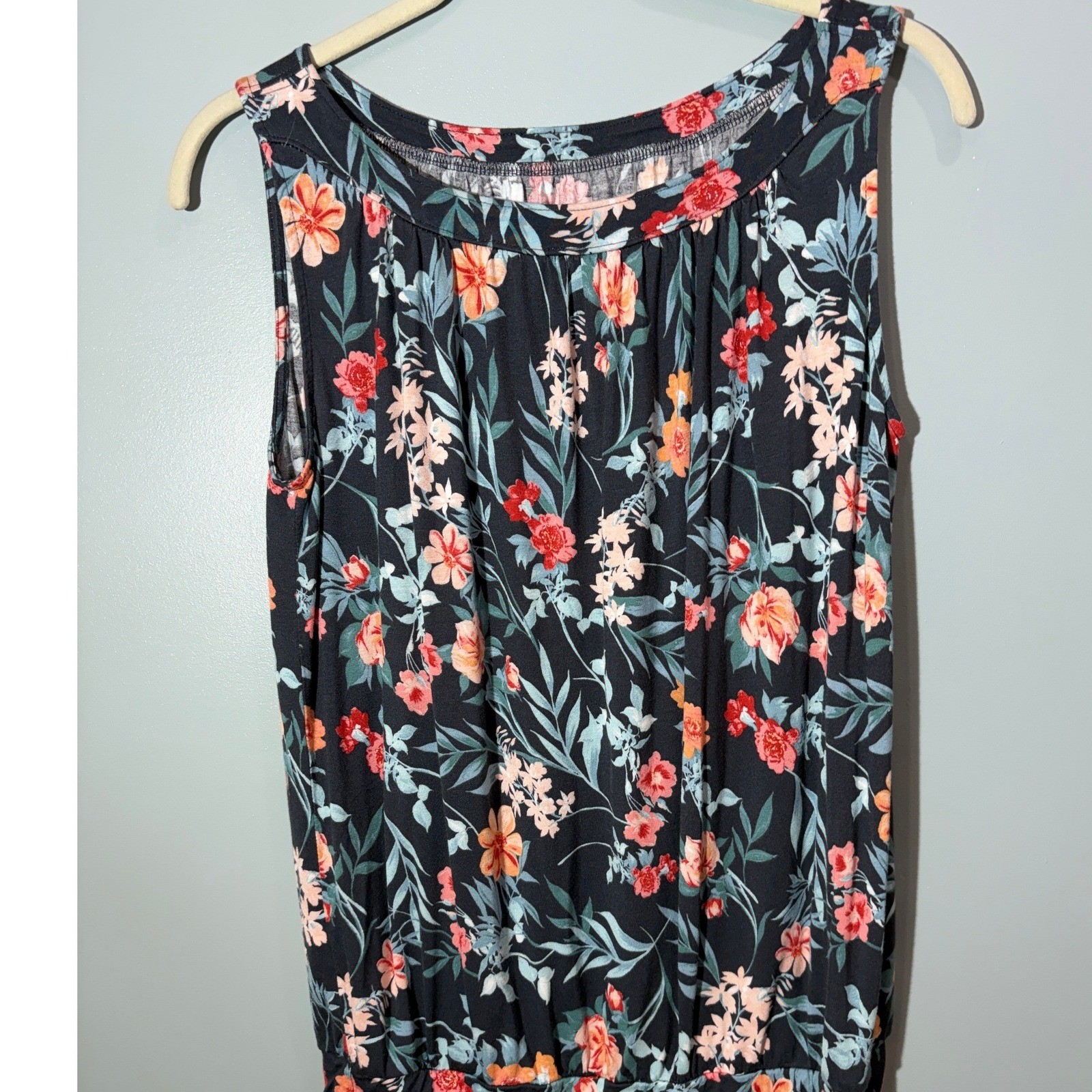 Loft Outlet Womens Medium Floral Sleeveless Blouse Navy Blue Coral Banded Hem