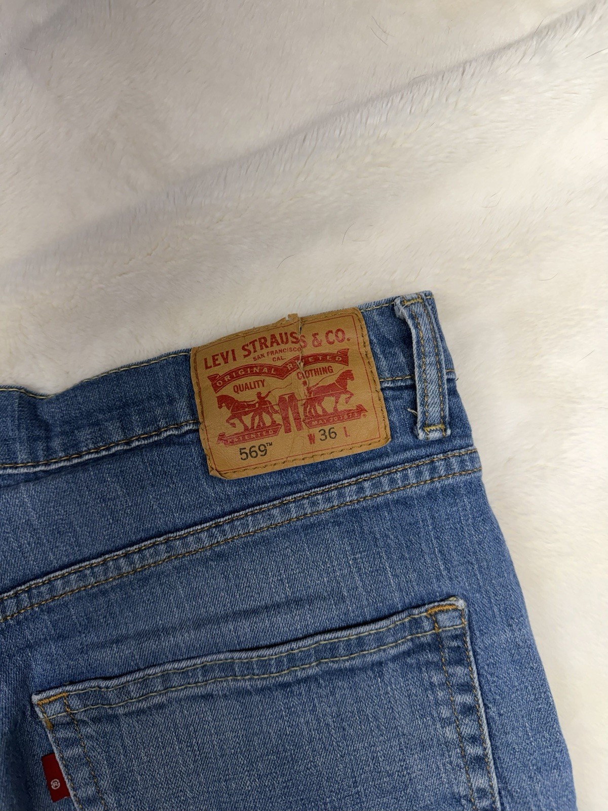 Levi’s Men’s Blue Medium Wash Denim 569 Regular Fit Zip Flat Front Shorts