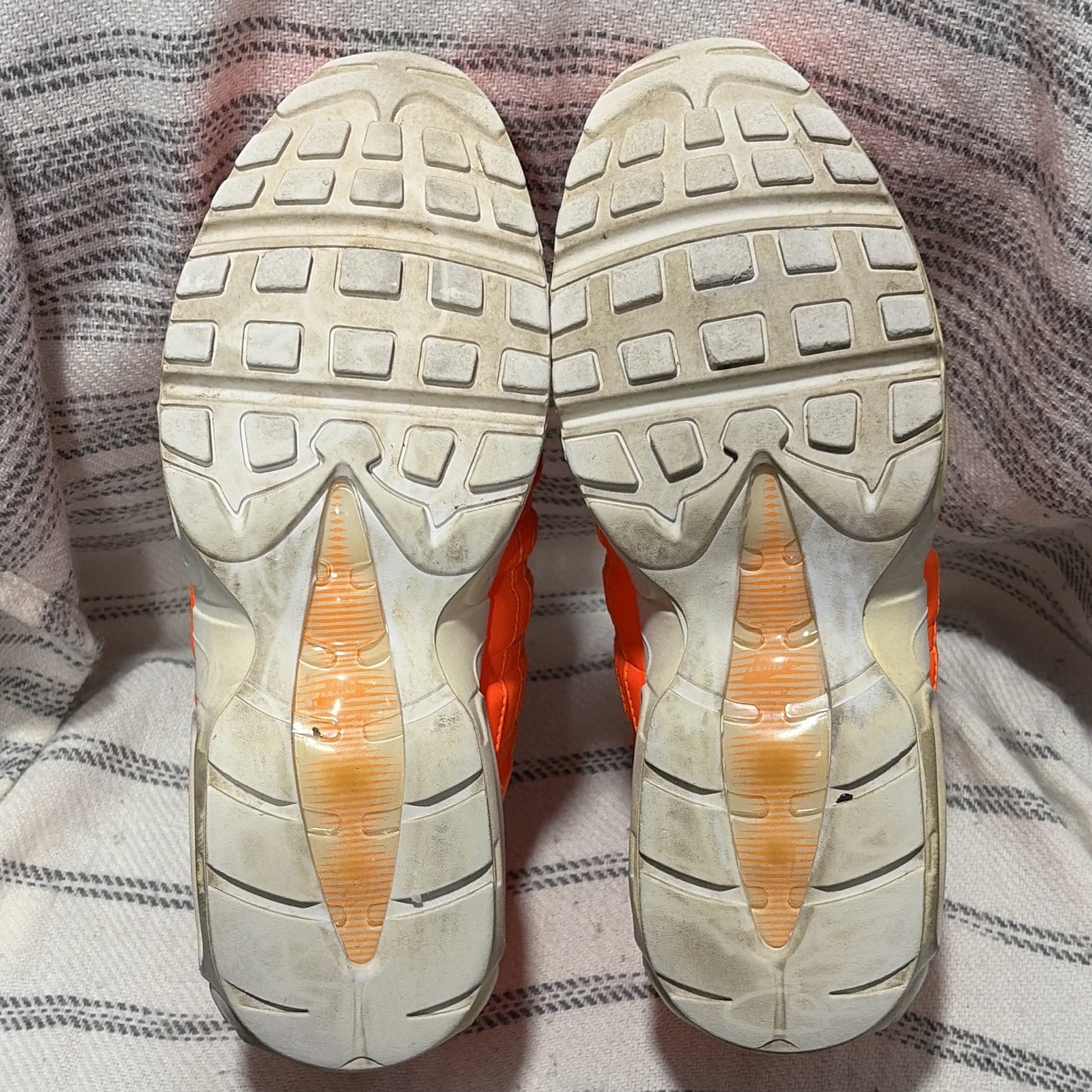 Nike Air Max 95 Just Do It Orange/White Low Top Lace-Up Men’s Sneaker AV6246-800