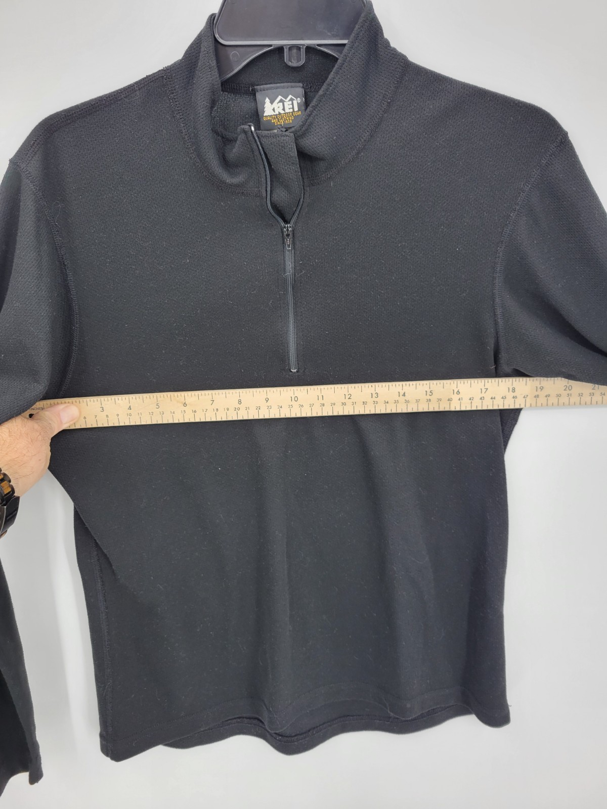 REI Pullover Mens Medium Black Quarter Zip Activewear Outdoor Casual USA Made