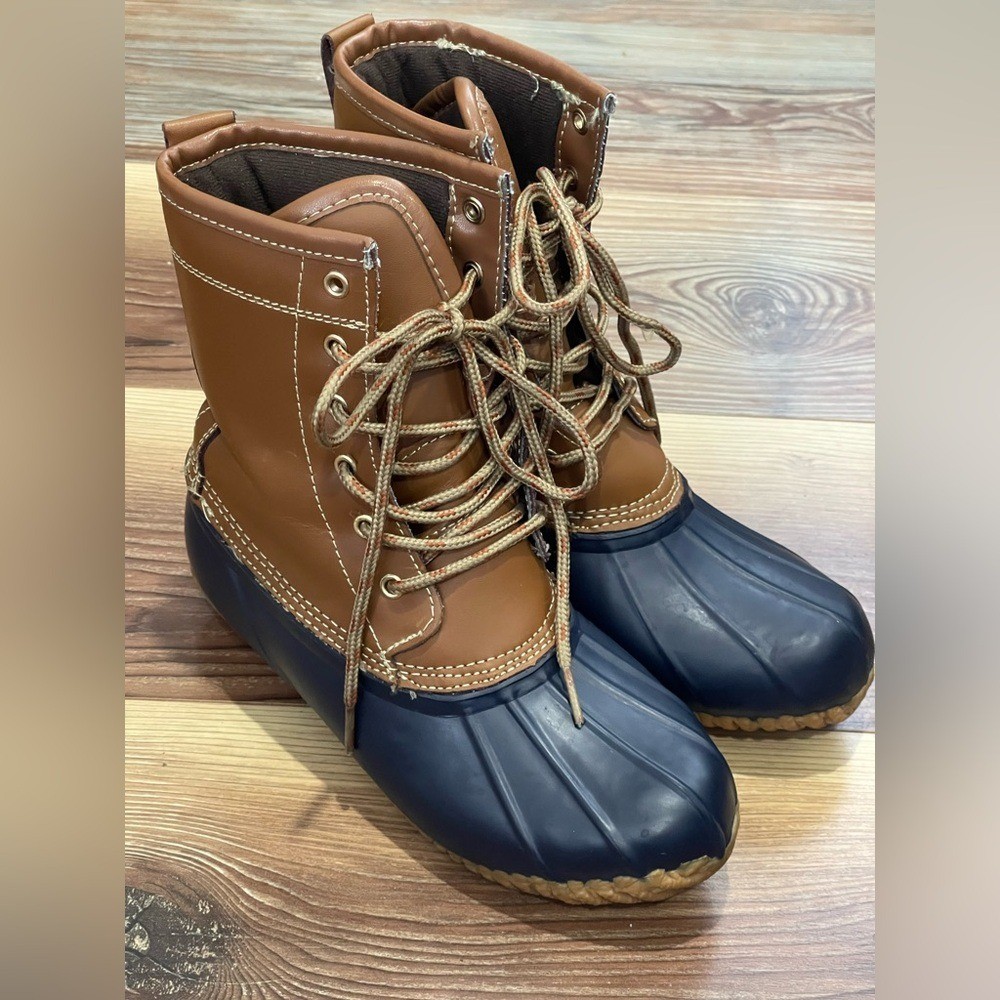 Khombu 6M “Letty” Leather and Man Made Upper Brown and Blue Duck Boots