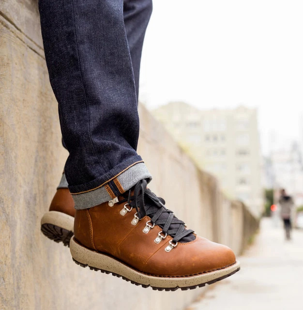 Danner Vertigo 917 Men’s Light Brown, New, Style 32381, Size 7 to 13