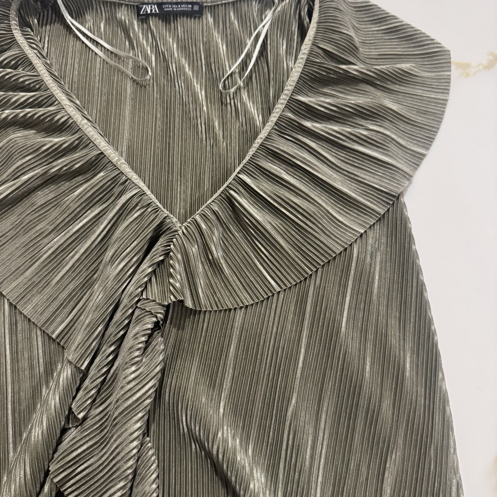 ZARA Green Pleated Ruffle V-Neck Tie Sleeveless Blouse Womens Size S