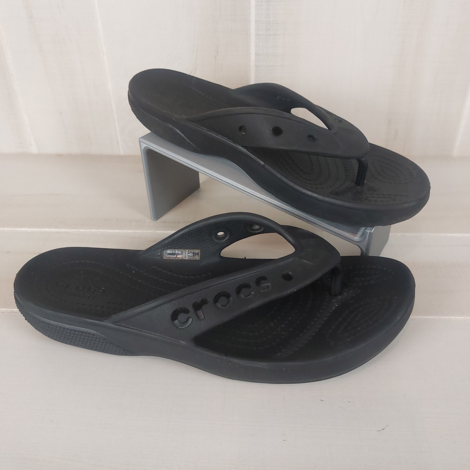 Crocs Baya II Flip Flops Women’s Size 8 Black Cushioned Thong Sandals Beach