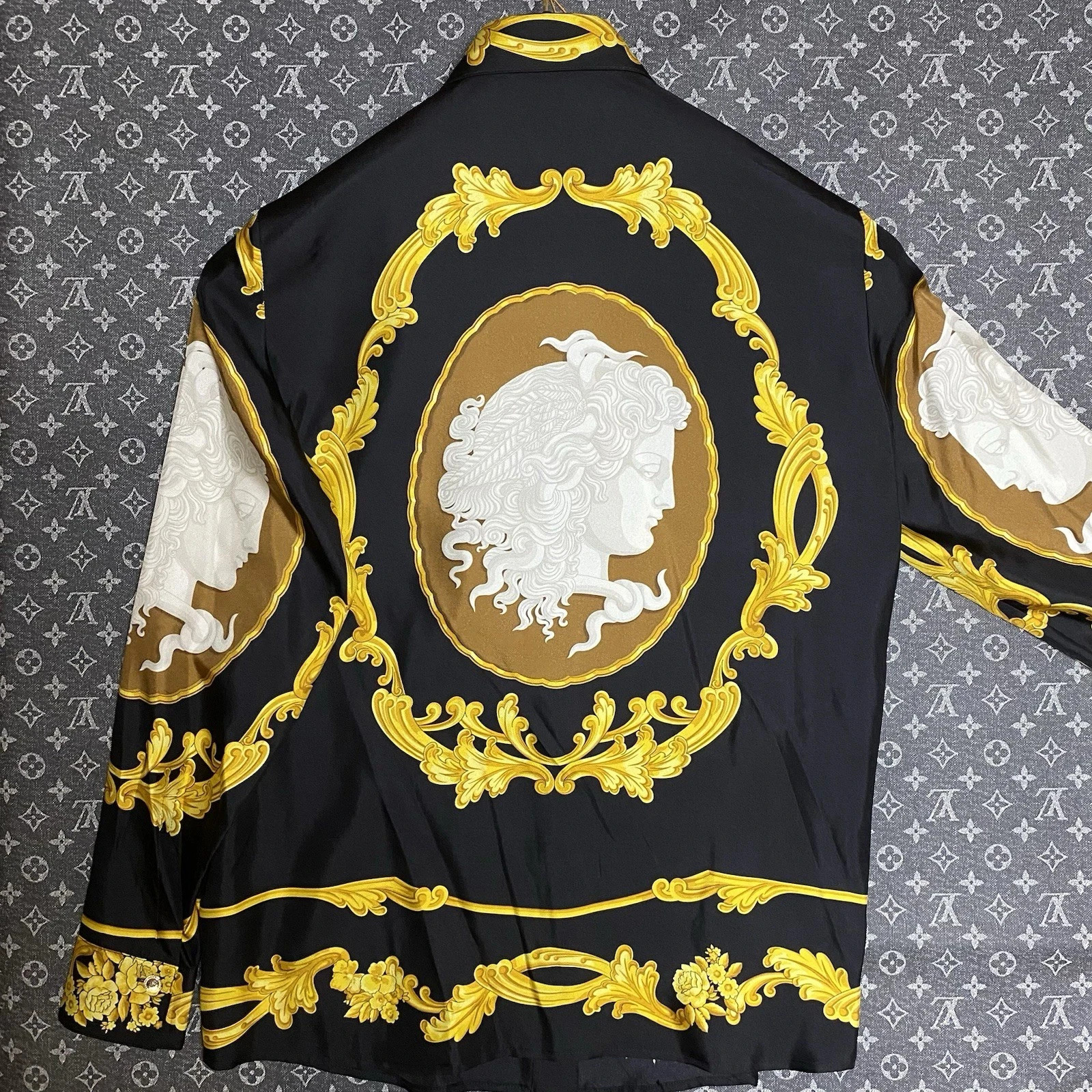 Versace Medusa Cameo silk shirt Size 42-EU NWT Formal Make A Statement