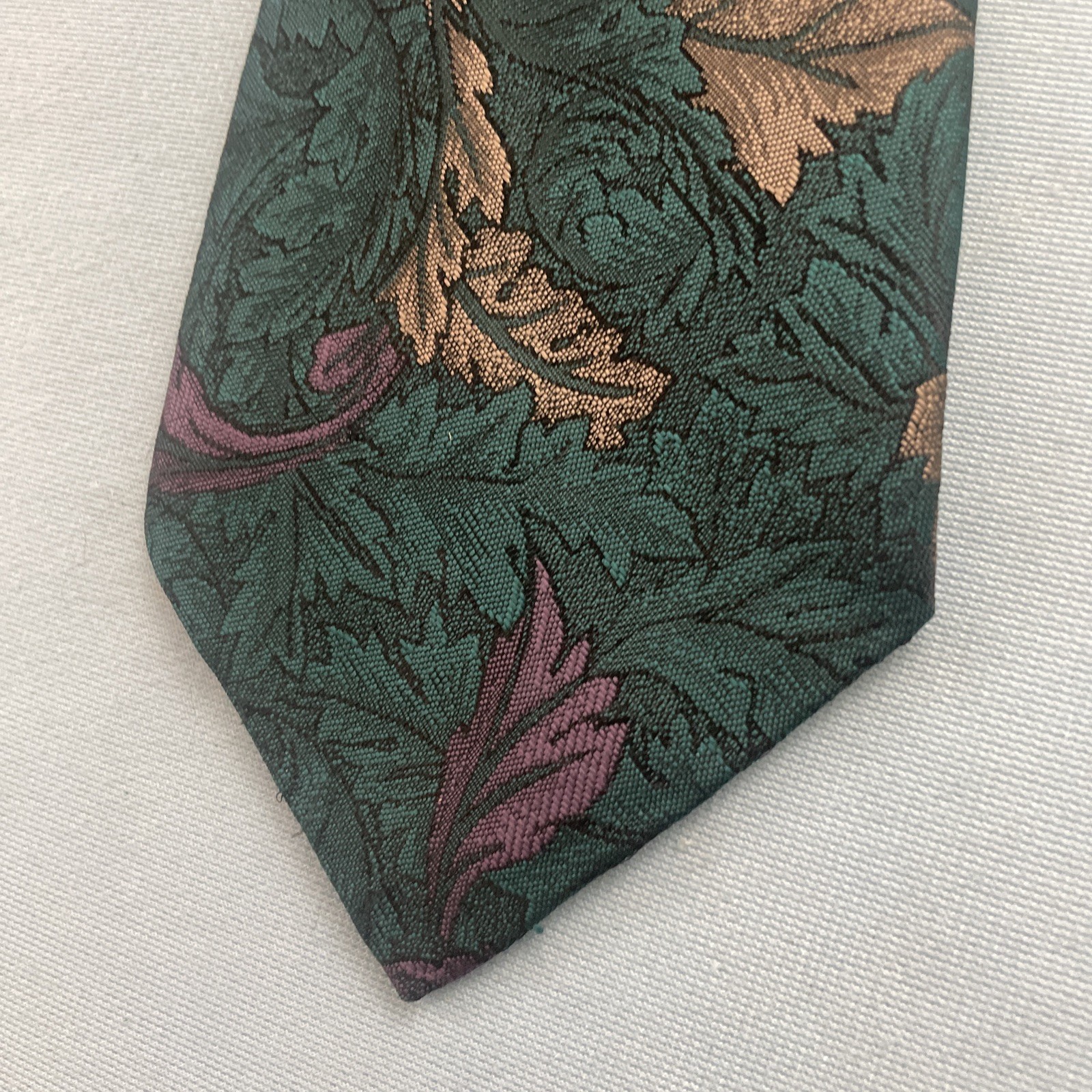 Vtg Necktie Editions Van Heusen Tie Brocade Floral MCM Poly Silk Texture 3×59″