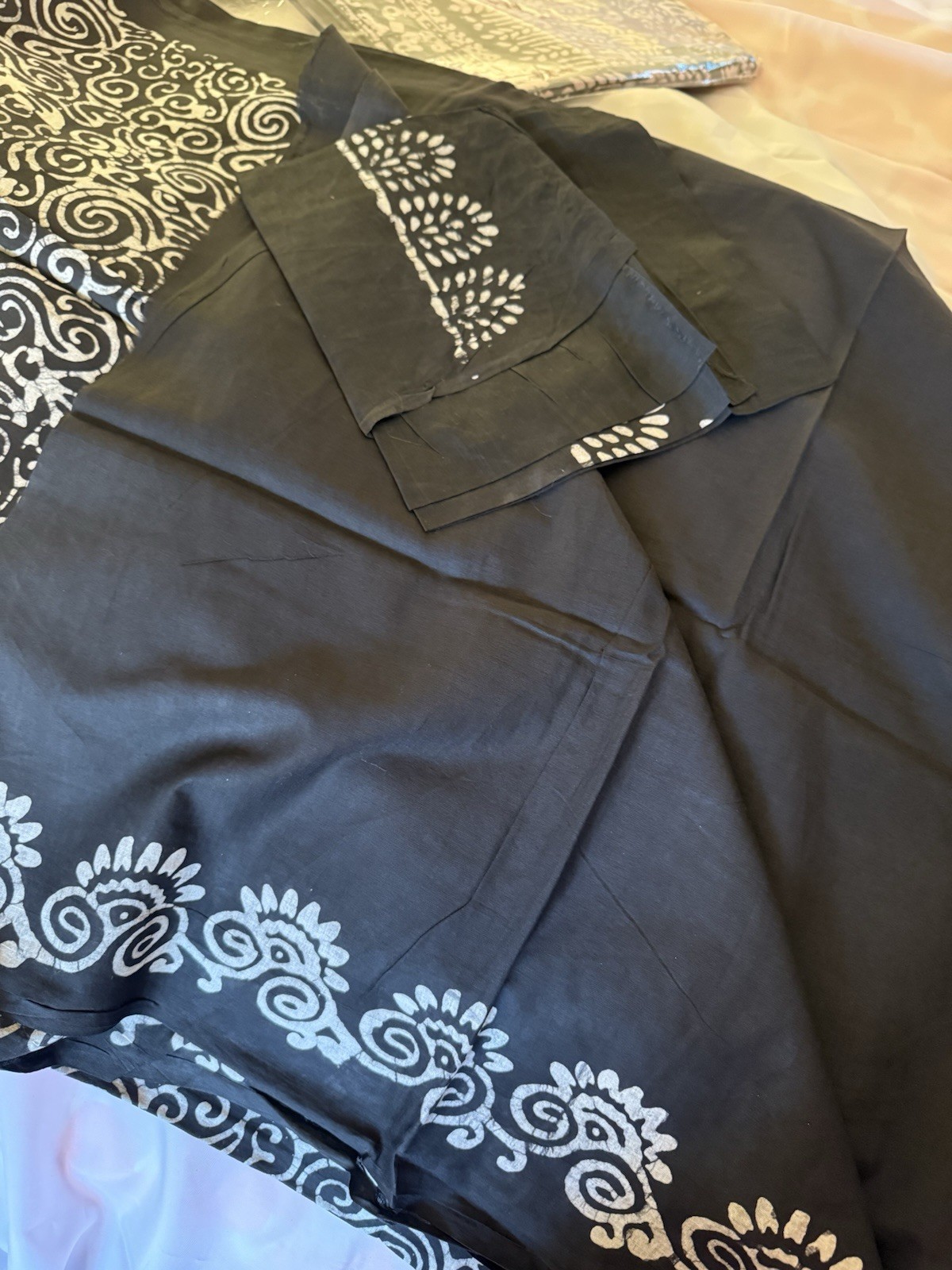 NEW 🆕, Cotton BATIK SAREE. ( Item#L2736 ) including blouse piece.