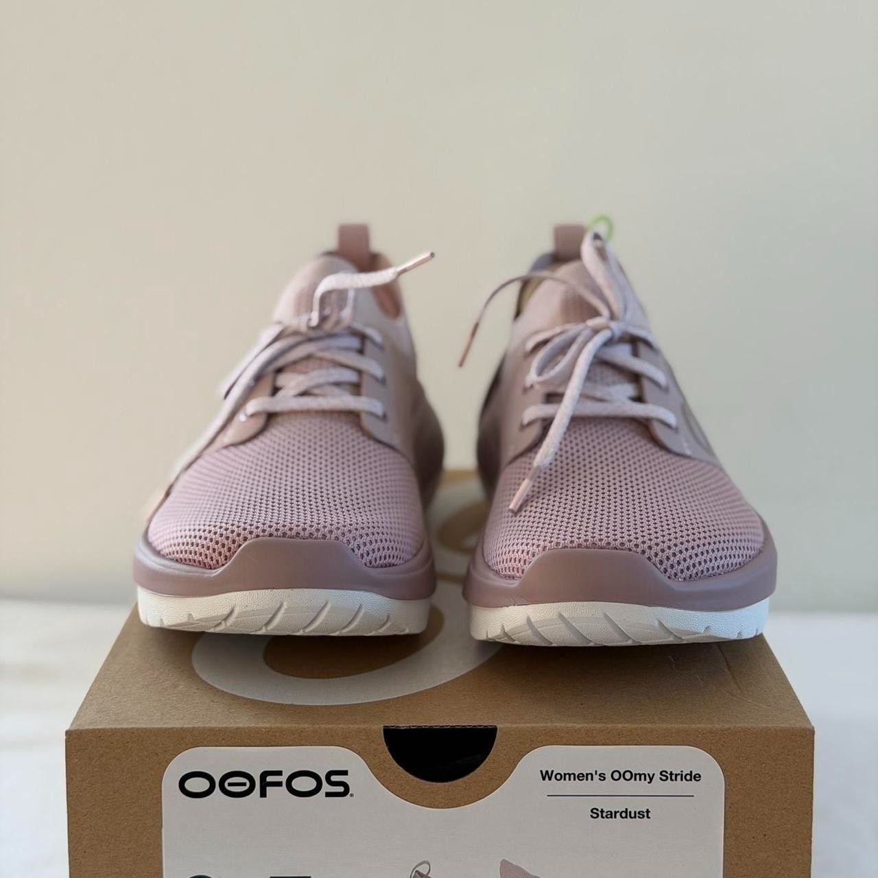 Oofos Women’s OOmy Stride Lace Up Shoe in White and Stardust, Size 8.5