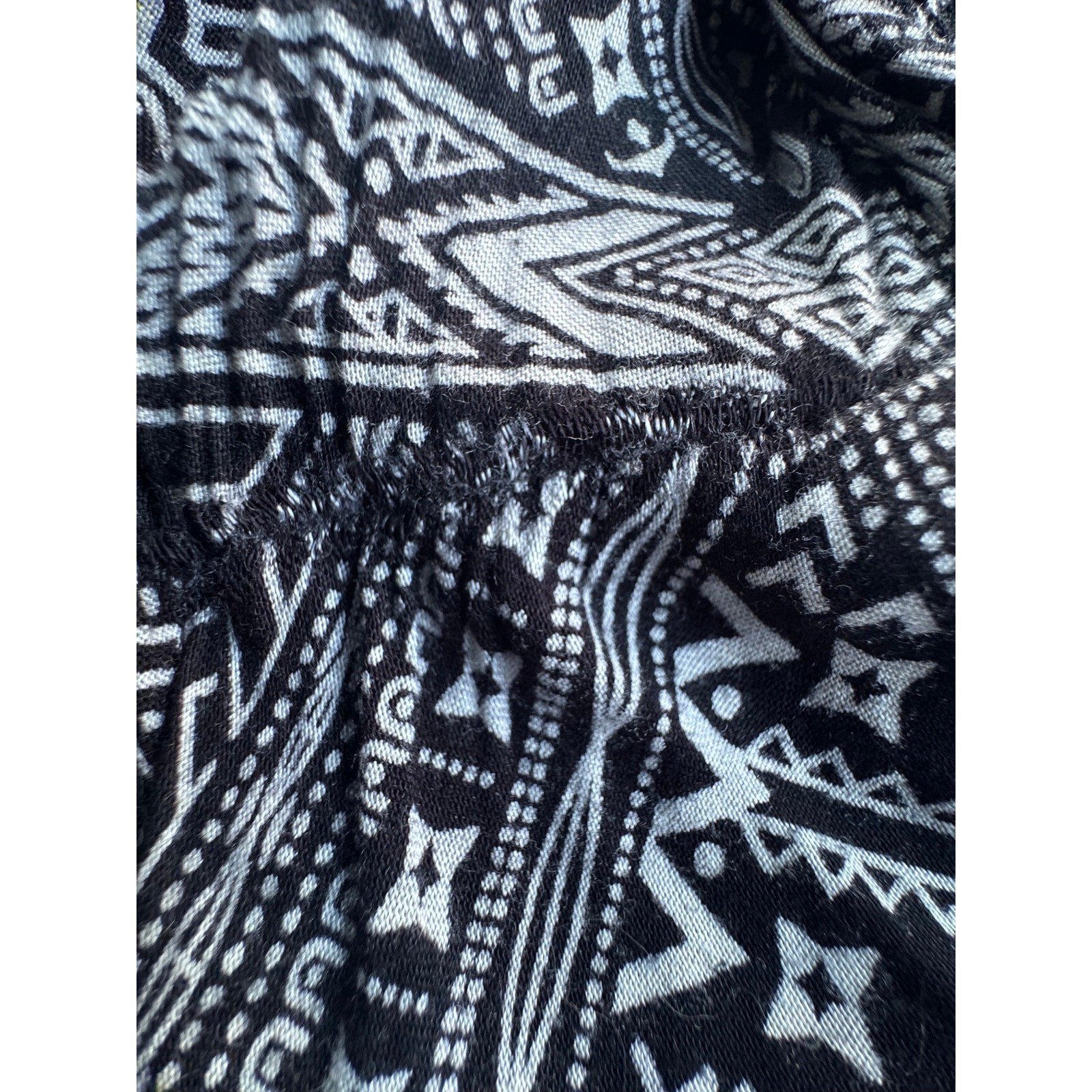 KAVU Womens Large Geometric Tribal Print Smocked Elastic Waist Lounge Shorts B&W