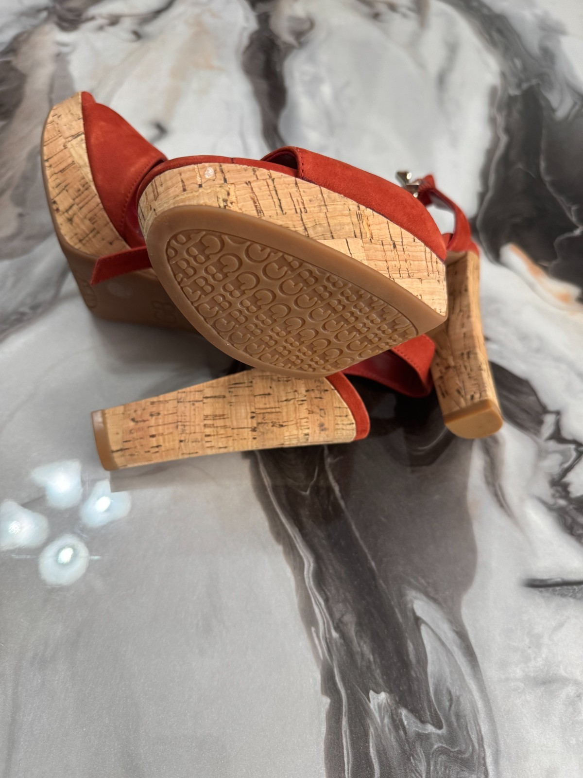 Comfortable sandal-heel Shoe, fairly used, perfect for all occasions
