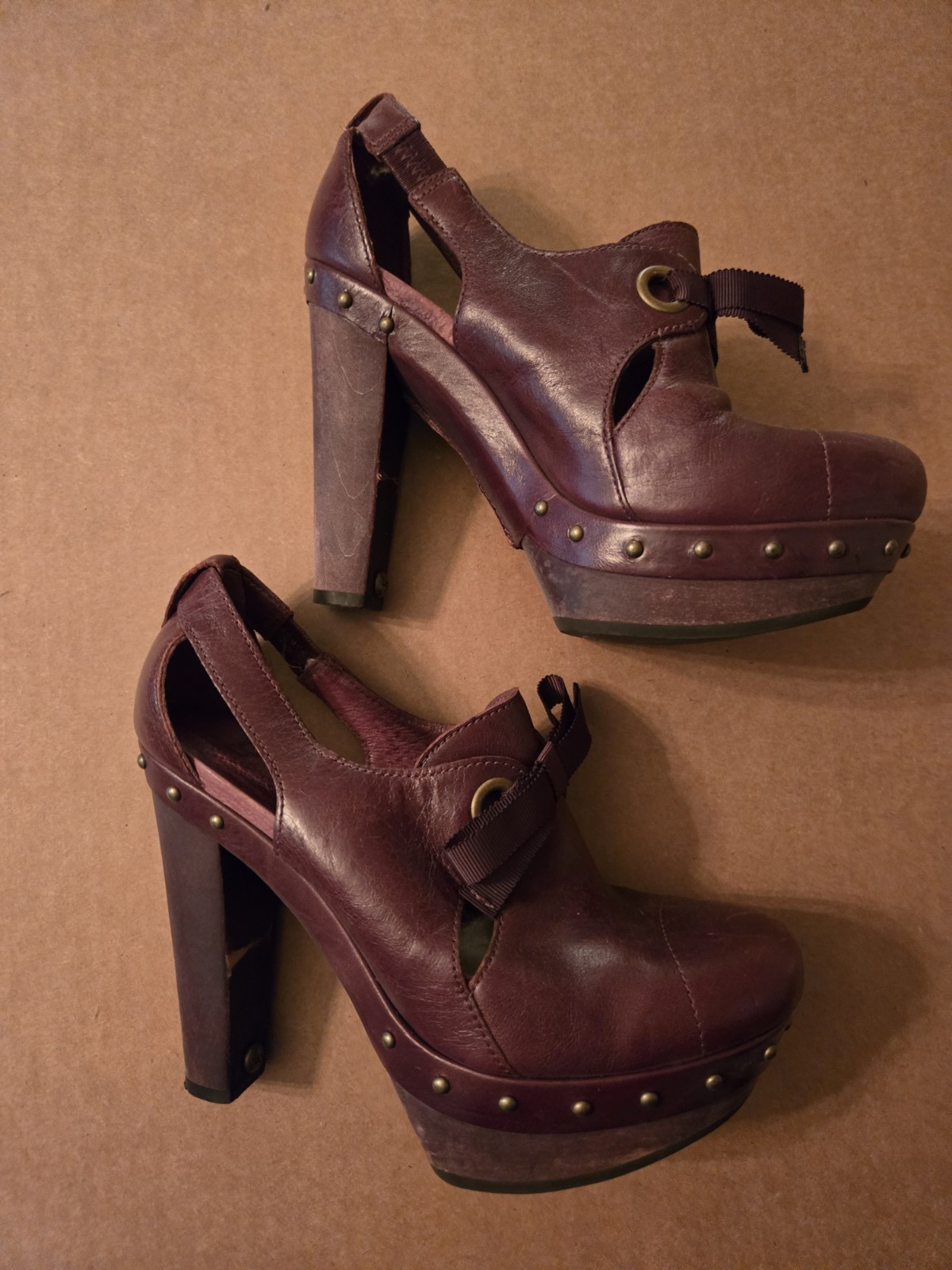 Vintage 2000s Ugg Studded Clogs Maroon Red Burgundy Womens Size 6.5 Leather