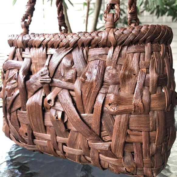 Authentic Wild Basketry Knitted in Japan Precious Wild Grape Vines 8.6″ x 5.9″