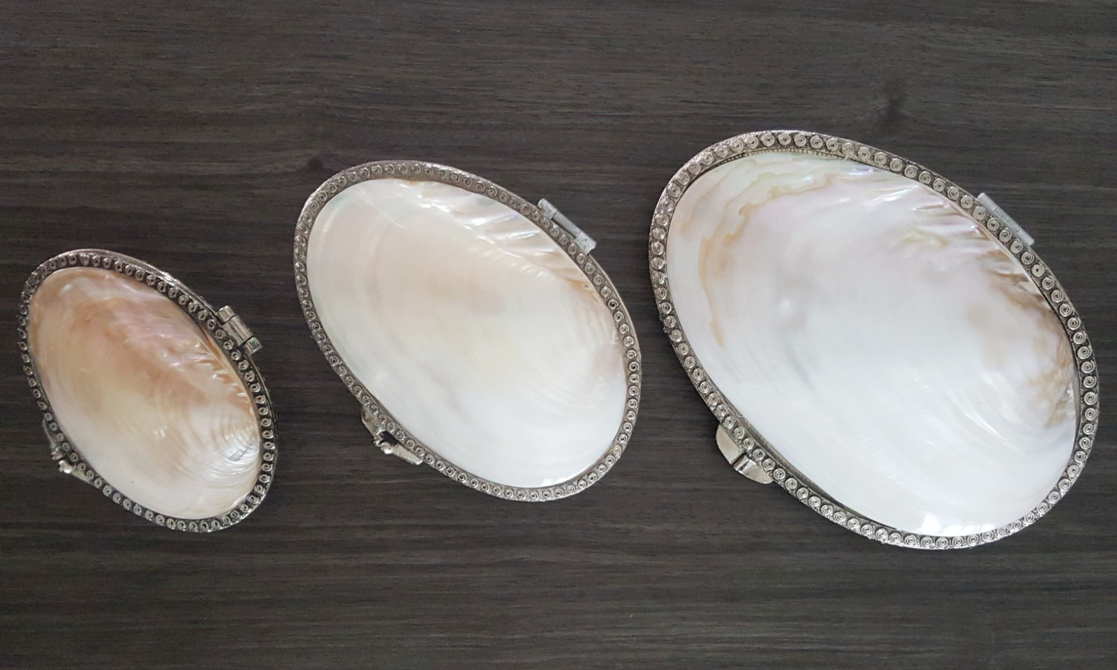 Vtg Mother of Pearl Clutch Bag Shell Pouch Shoulder Chain Hasp White Lady Mom 8″