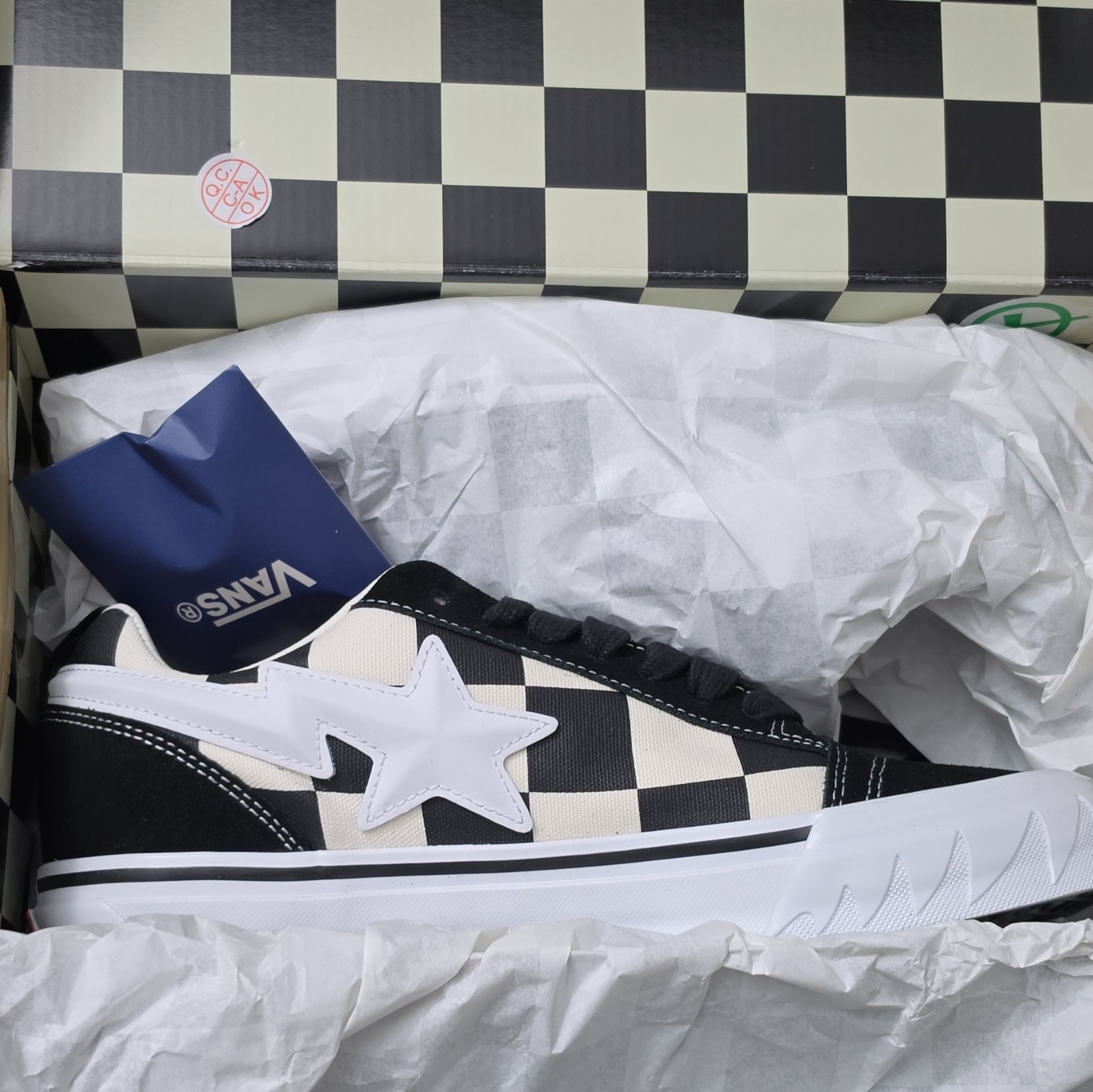 VANS Knu Skool LX x BAPE Black/White Camo Low Top Lace-Up Sneakers VN000Z3929B