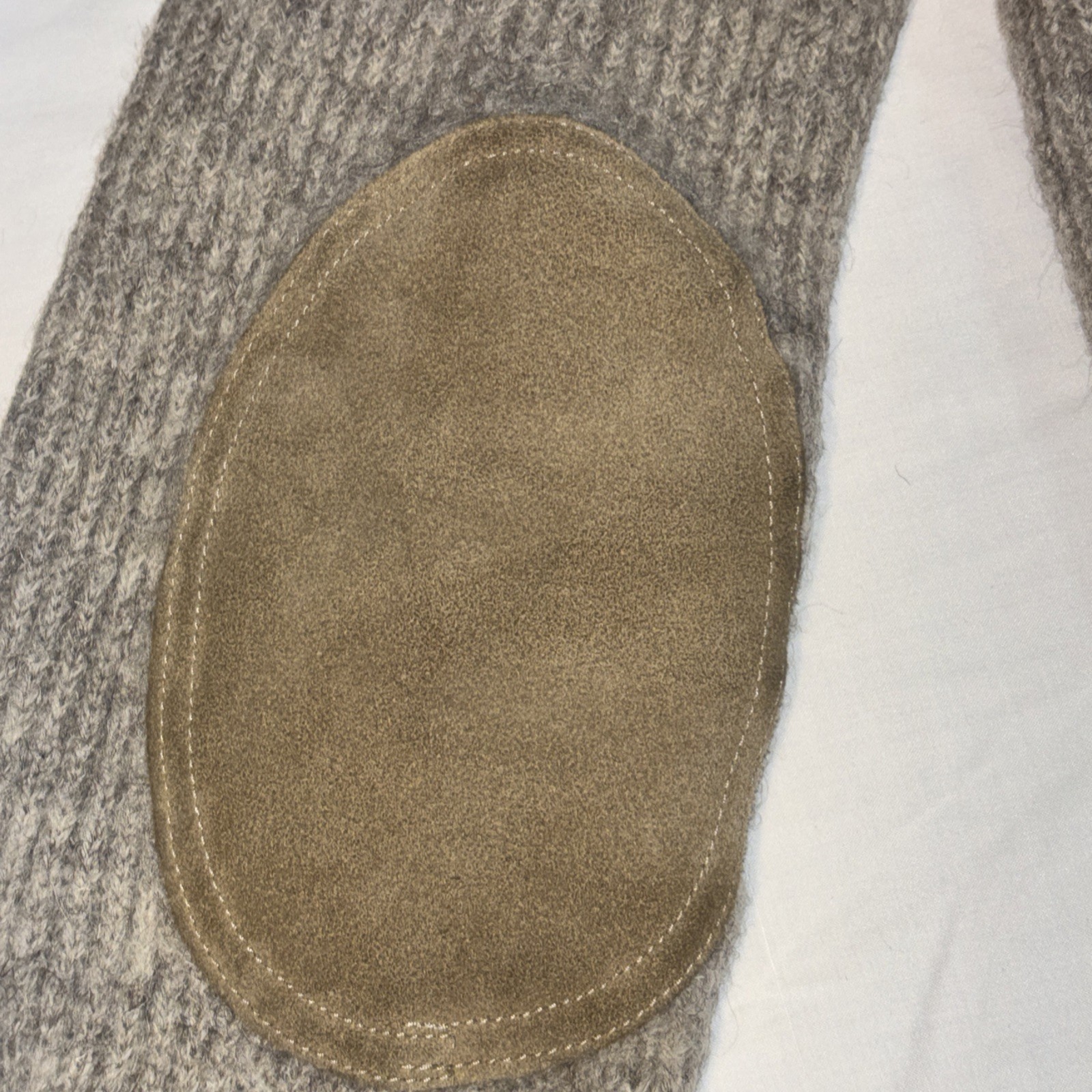 Peregrine Sweater Men’s Medium Suede Shoulder Elbow Patches England Wool Knit