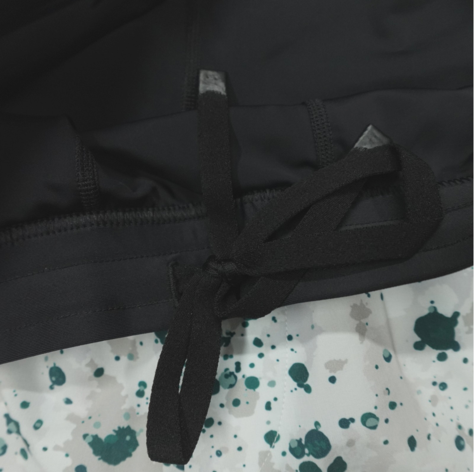 TYR Unbroken Shorts 7” Lined Men’s Size M Athletic Fit Colorful DWR Stretch