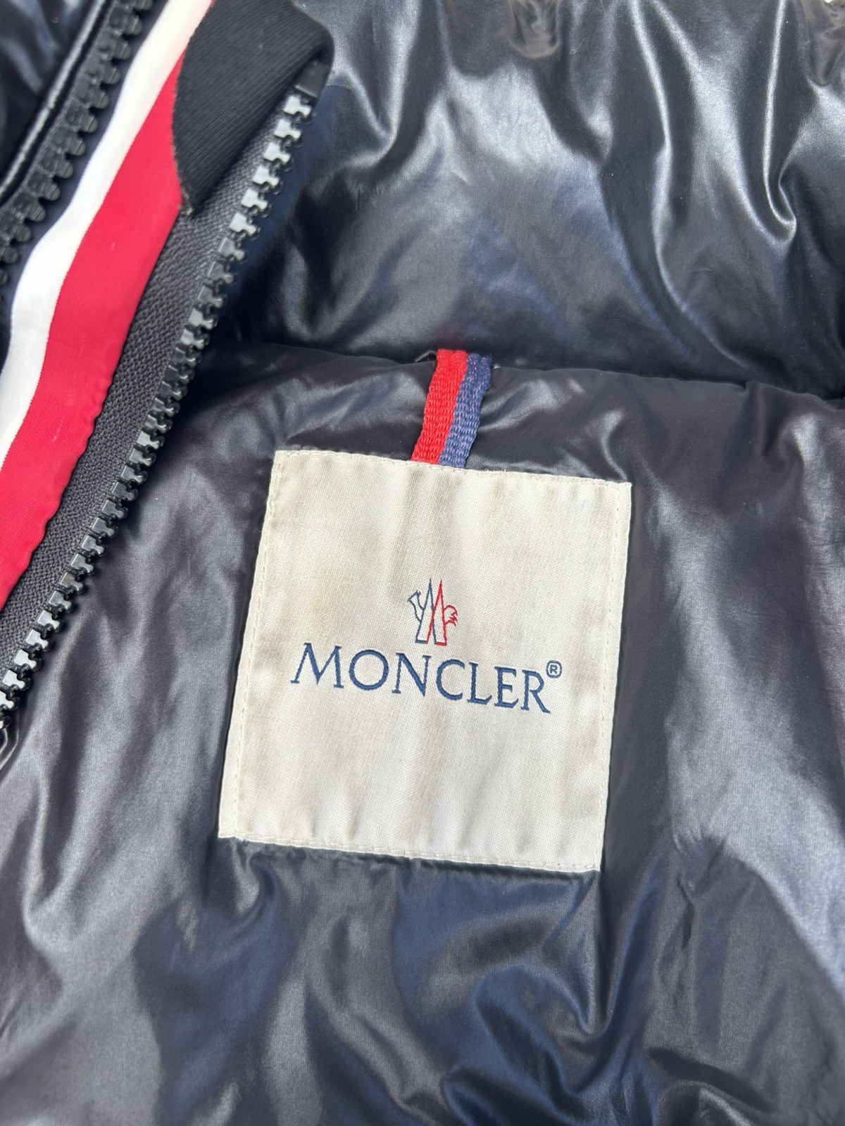 Moncler Black Insulated Zip Up Puffer Jacket with Logo & Zipper Accents