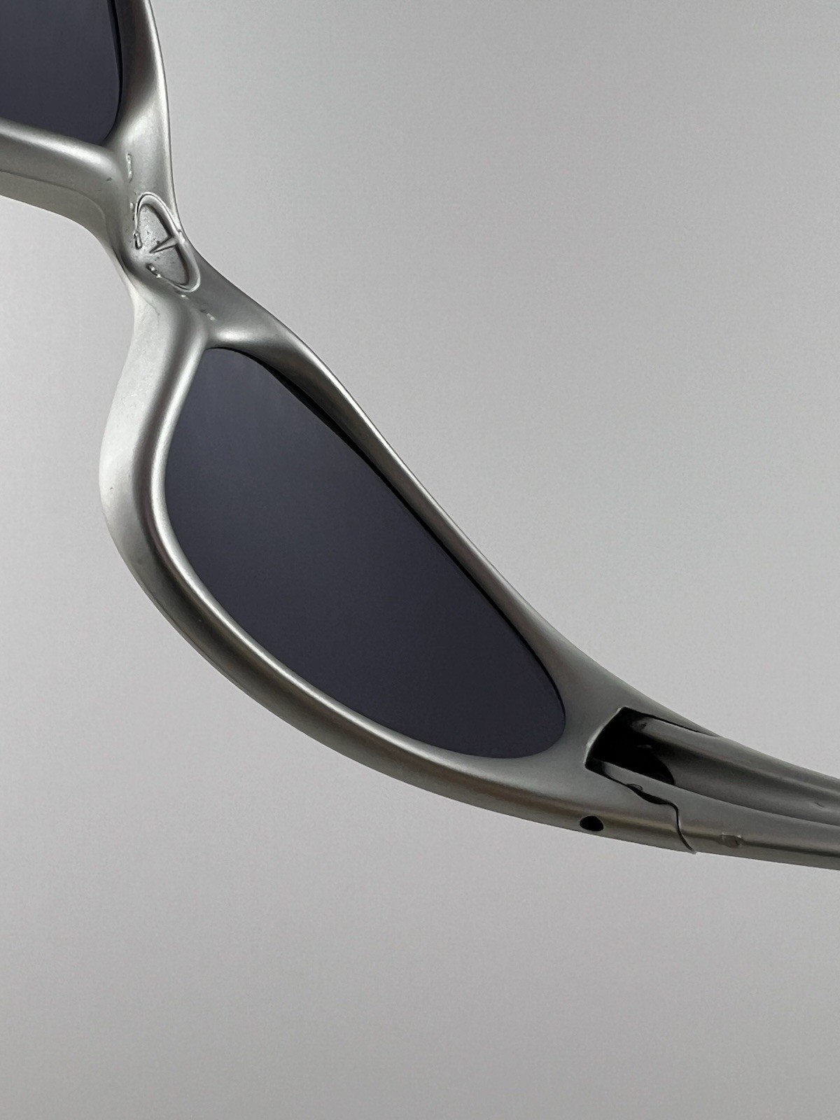 Oakley Minute 1.0 FMj 5.56 Frame Black Iridium Lens 04-086 Gunmetal Icons XX