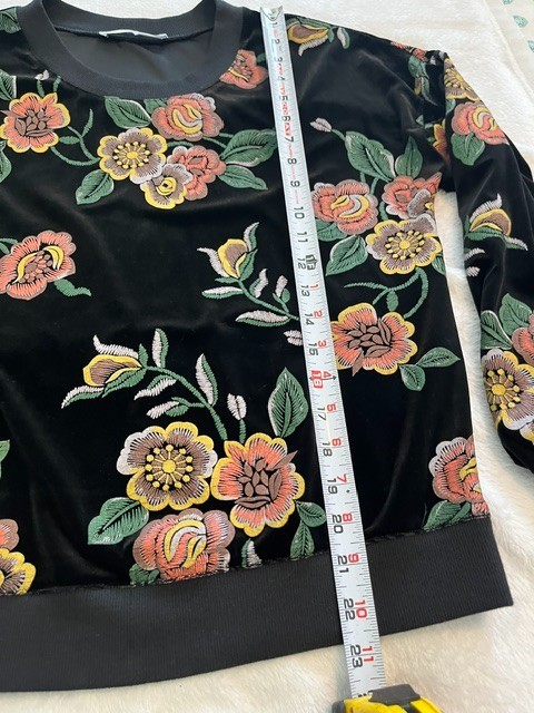 BCBGeneration Womens Shirt Sz Med Pullover Long Sleeve Floral