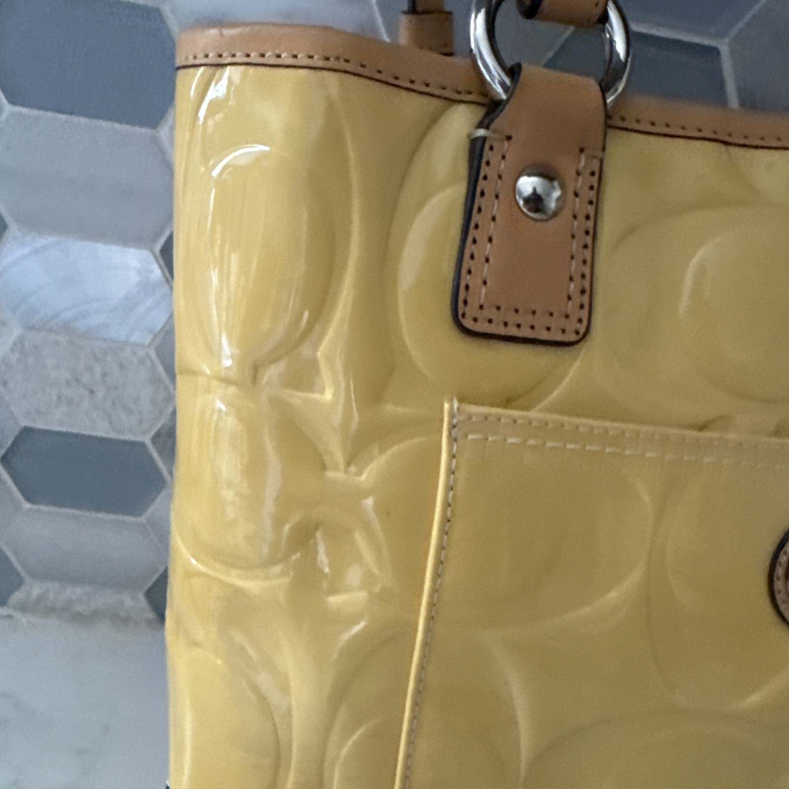 VTG Coach Peyton F22322 Patent Leather Embossed Tote Yellow Tan Trim Bag Wallet