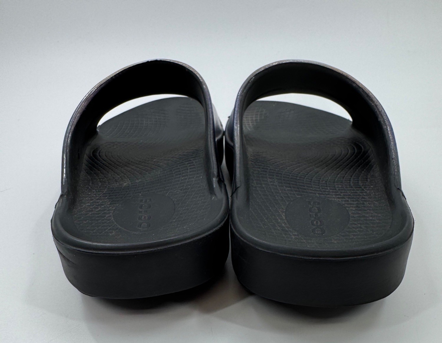 Oofos OOahh Luxe Iridescent Midnight Spectre Recovery Slides Size 9 EU 40