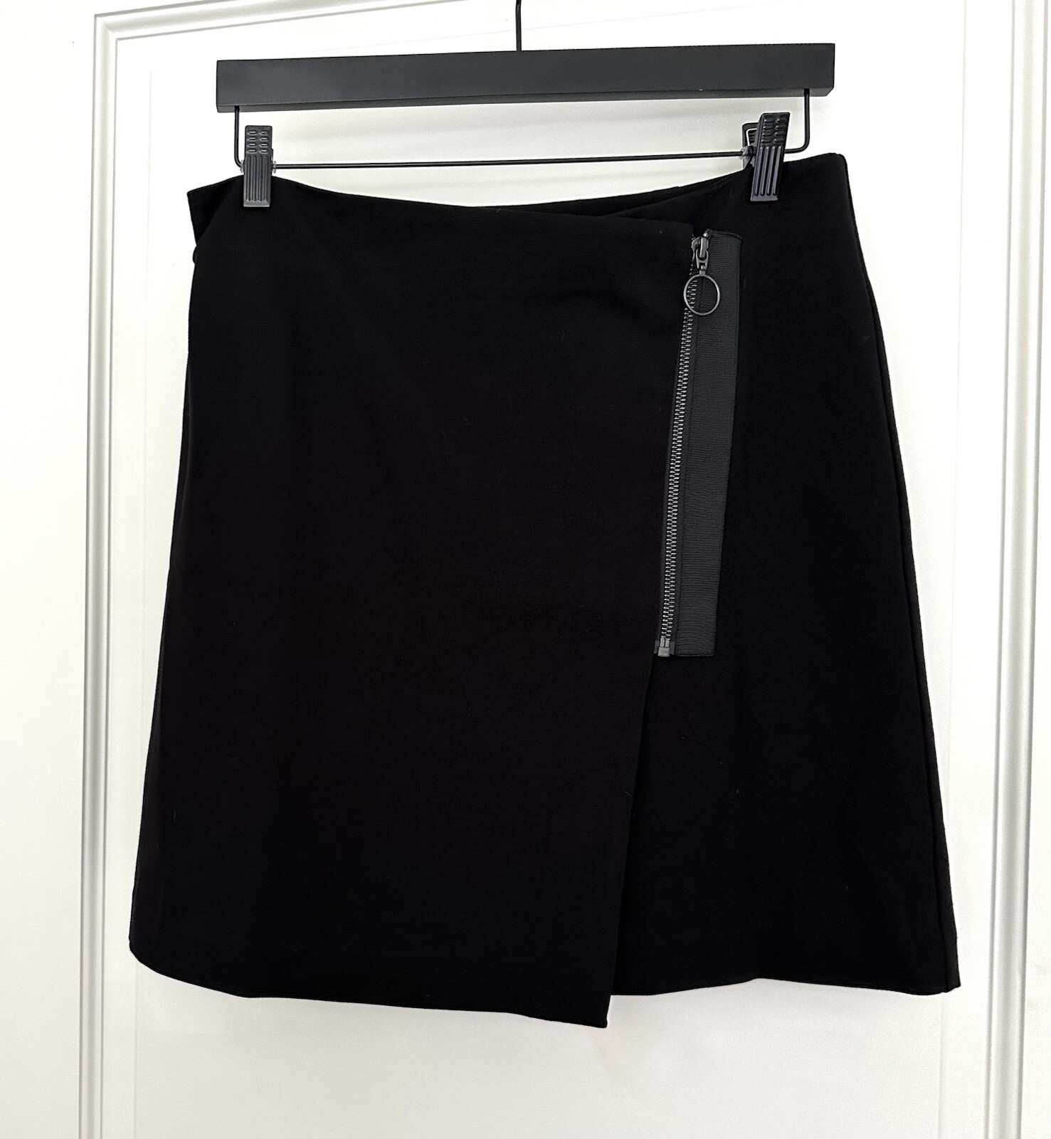 J.McLaughlin A-line silhouette Mini length front zip detail size 10