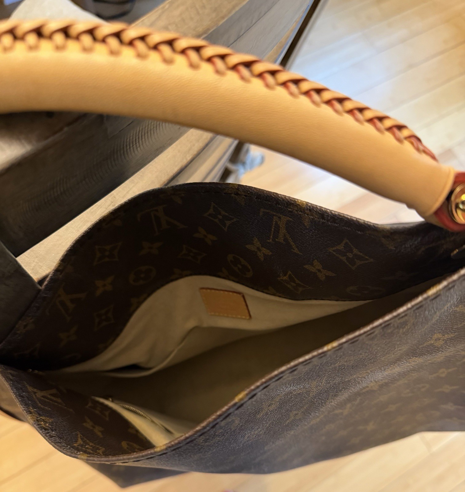 Authentic LOUIS VUITTON Monogram Artsy MM Shoulder Bag w/ original receipt.