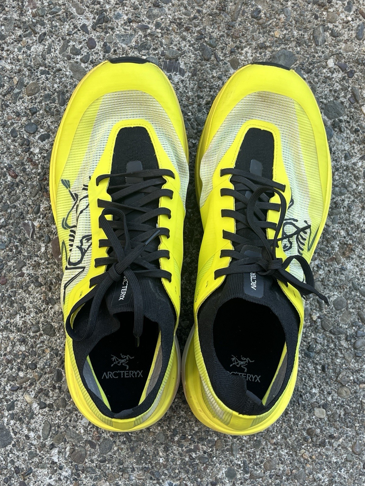 Arc’teryx Men’s Yellow/Black Low Top Lace-Up Athletic Sneakers Rubber Outsole