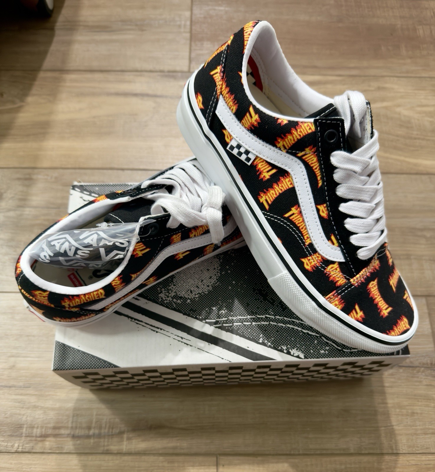 VANS x Thrasher Old Skool Flame Logo Sneakers Black Orange Yellow Size 10