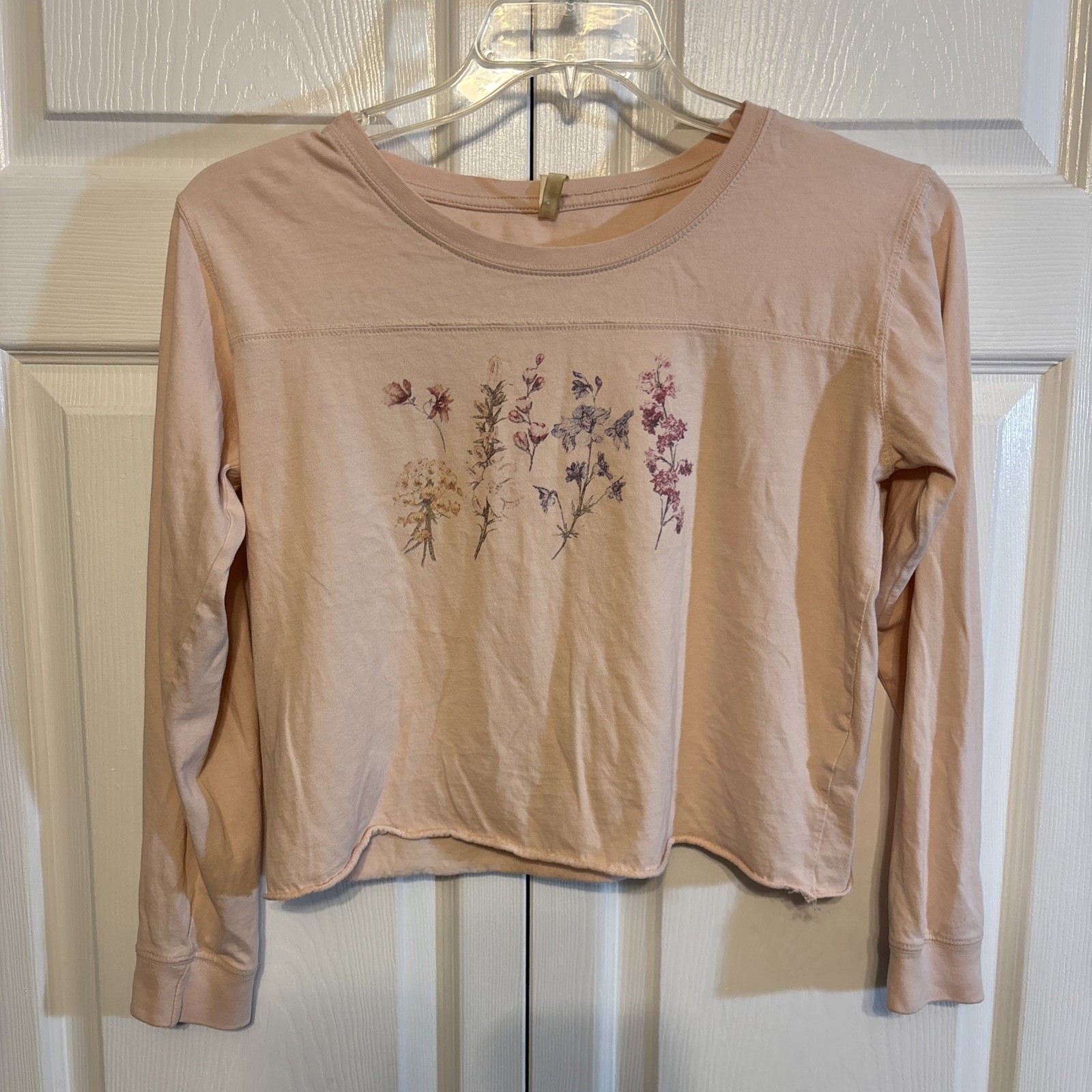 U.S. apparel Juniors Size Medium Long Sleeve Floral T-Shirt