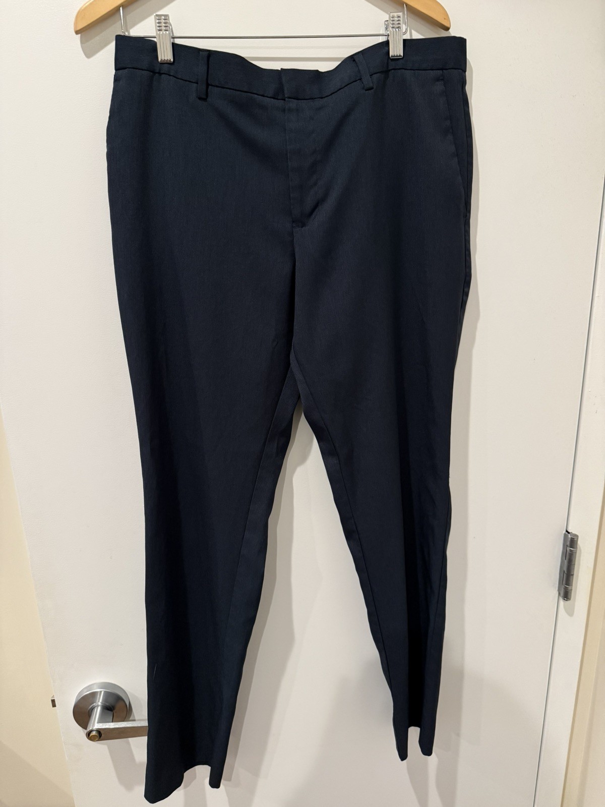 Perry Ellis Portfolio Slim Fit Slim Leg Performance Dress Pants • Men’s 36×32