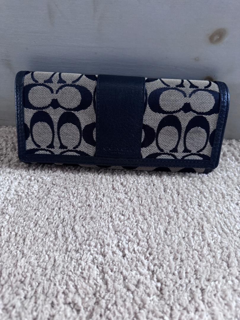 Coach Signature Wallet Hampton Black and Gray Jacquard Signature C Pattern
