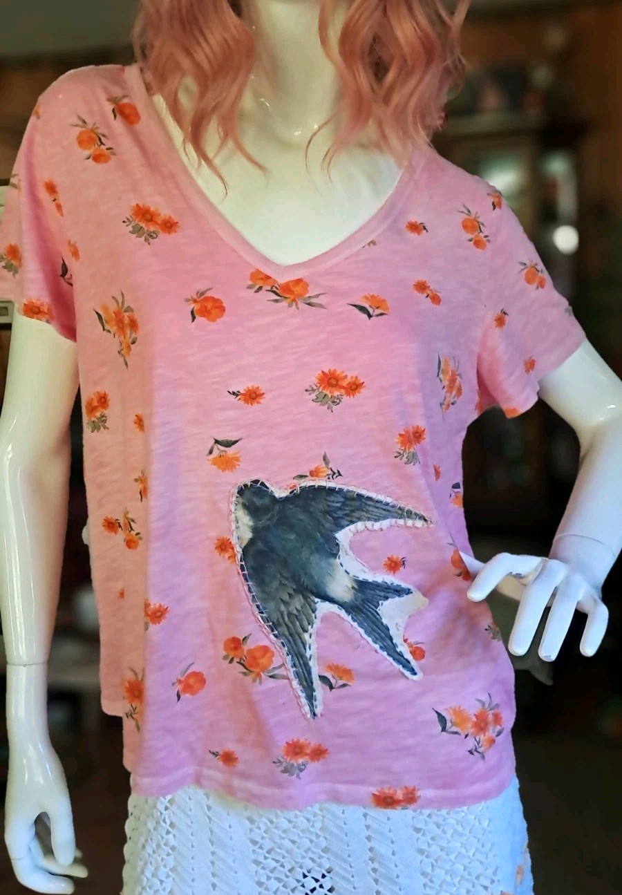 Upcycled OOAK Distressed Pink Floral T-Shirt With Swallow Bird Applique Sz L