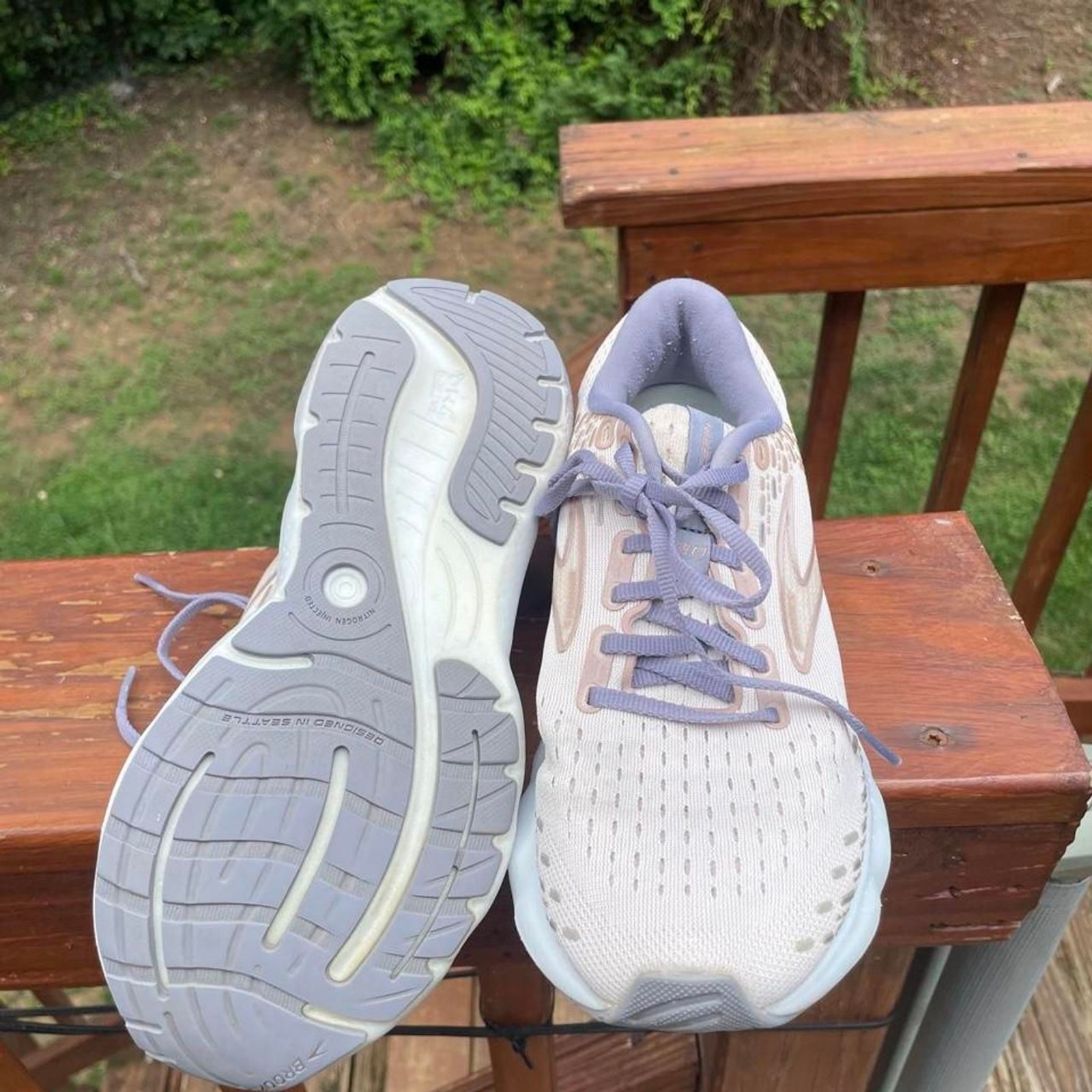 Brooks Glycerin 20 Women’s 8 Cream and Blue Running Sneakers
